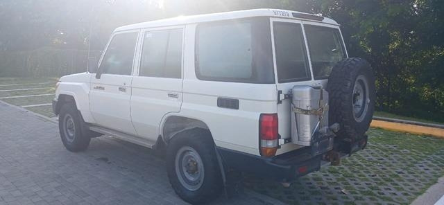 Toyota Land Cruiser 76 - Легковой автомобиль: фото 2 Toyota Land Cruiser 76 - Легковой автомобиль: фото 2