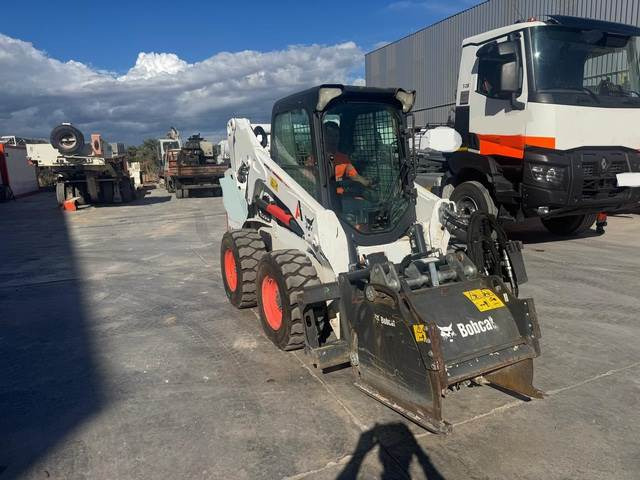Bobcat S650 - Мини-погрузчик с бортовым поворотом: фото 3 Bobcat S650 - Мини-погрузчик с бортовым поворотом: фото 3