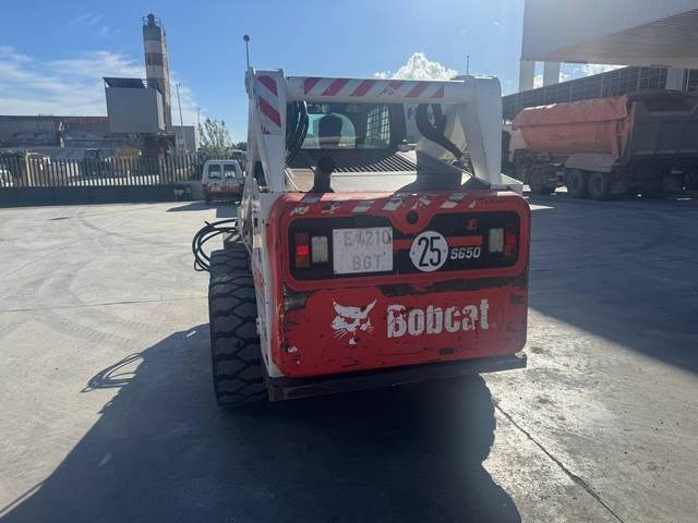 Bobcat S650 - Мини-погрузчик с бортовым поворотом: фото 2 Bobcat S650 - Мини-погрузчик с бортовым поворотом: фото 2