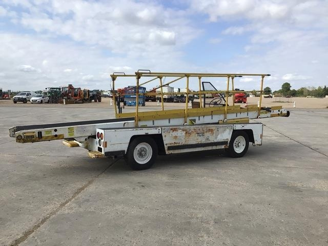 Tug T660-1 - Ленточный погрузчик багажа: фото 3 Tug T660-1 - Ленточный погрузчик багажа: фото 3