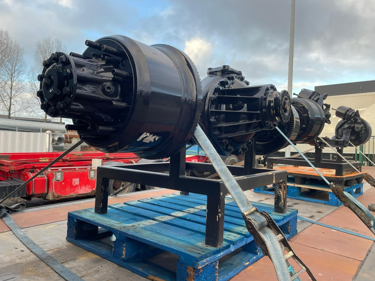 DAF vooras + achteras aandrijfas voor DAF 85/95 vrachtwagen - Ось и запчасти для Грузовиков: фото 2 DAF vooras + achteras aandrijfas voor DAF 85/95 vrachtwagen - Ось и запчасти для Грузовиков: фото 2