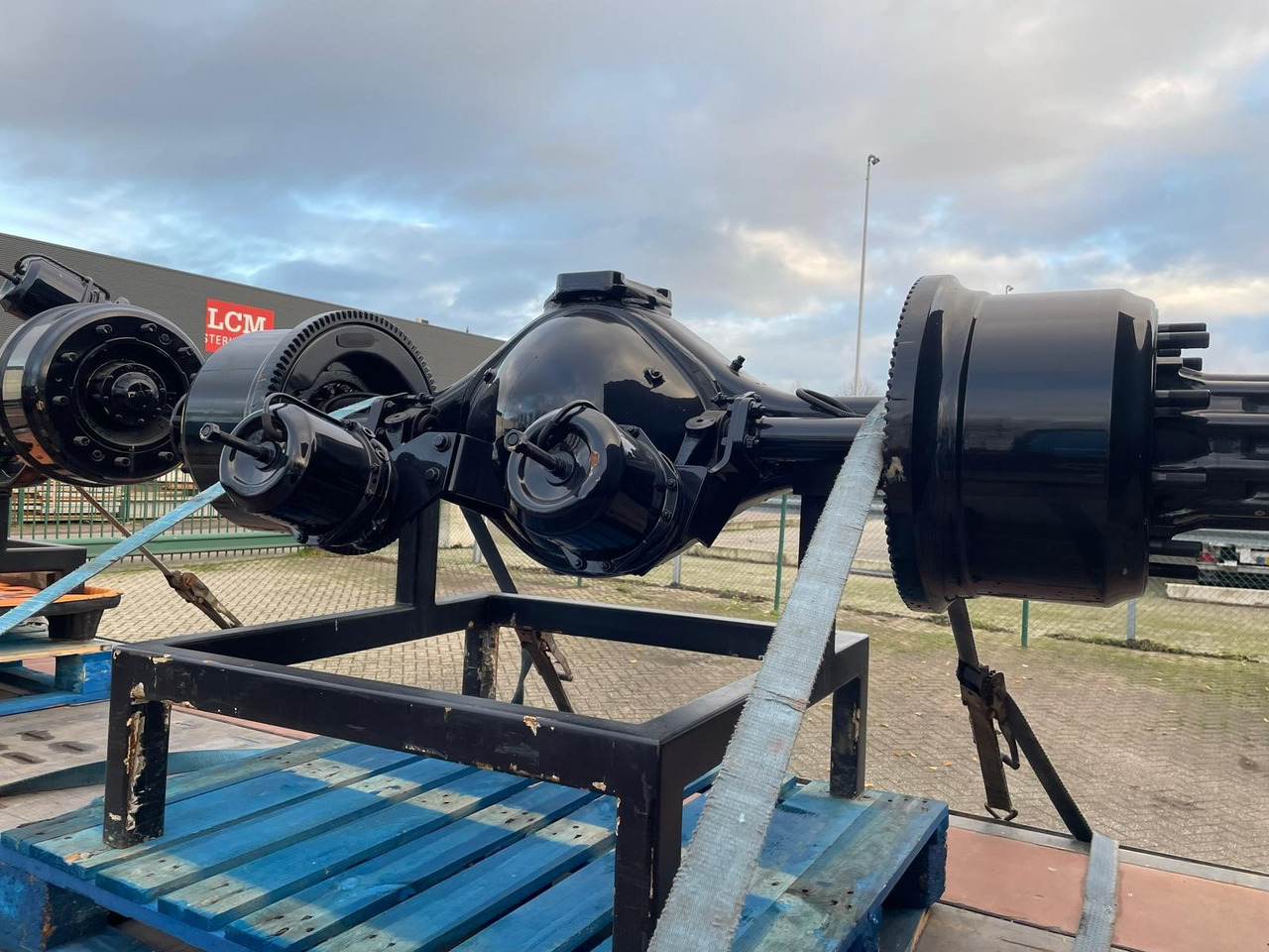 DAF vooras + achteras aandrijfas voor DAF 85/95 vrachtwagen - Ось и запчасти для Грузовиков: фото 3 DAF vooras + achteras aandrijfas voor DAF 85/95 vrachtwagen - Ось и запчасти для Грузовиков: фото 3