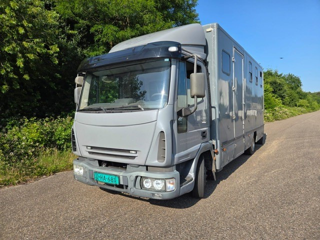IVECO 75E - Грузовик для перевозки животных: фото 1 IVECO 75E - Грузовик для перевозки животных: фото 1