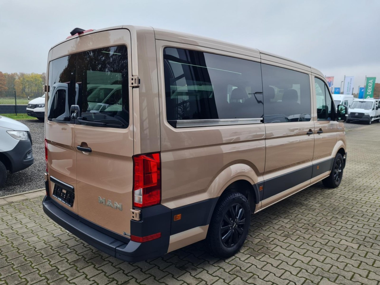 Man TGE 3.180 TDi Kombi 9 Sitze ALU KAMERA LED LEDER Sonderumbau - Микроавтобус, Пассажирский фургон: фото 4 Man TGE 3.180 TDi Kombi 9 Sitze ALU KAMERA LED LEDER Sonderumbau - Микроавтобус, Пассажирский фургон: фото 4