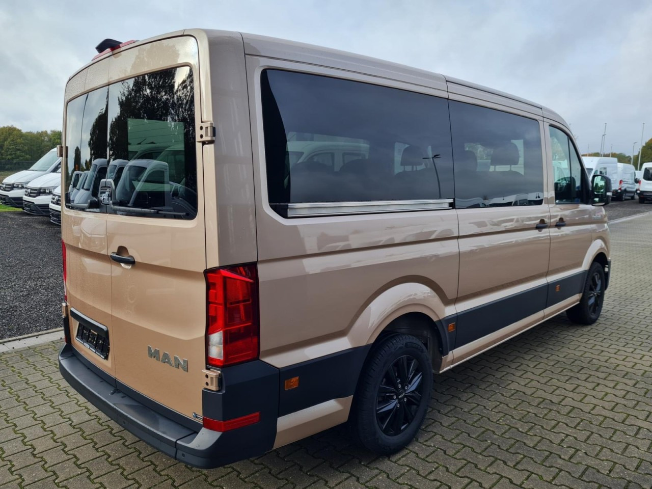 Man TGE 3.180 TDi Kombi 9 Sitze ALU KAMERA LED LEDER Sonderumbau - Микроавтобус, Пассажирский фургон: фото 4 Man TGE 3.180 TDi Kombi 9 Sitze ALU KAMERA LED LEDER Sonderumbau - Микроавтобус, Пассажирский фургон: фото 4