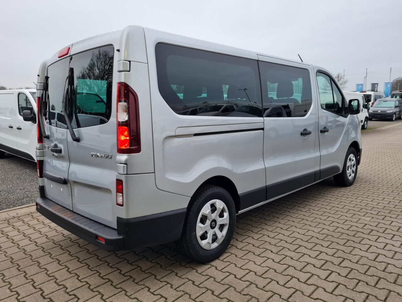 Renault Trafic Kombi 9-Sitze L2 Grand Equilibre KLIMA TEMPOMAT - Грузопассажирский фургон: фото 5 Renault Trafic Kombi 9-Sitze L2 Grand Equilibre KLIMA TEMPOMAT - Грузопассажирский фургон: фото 5