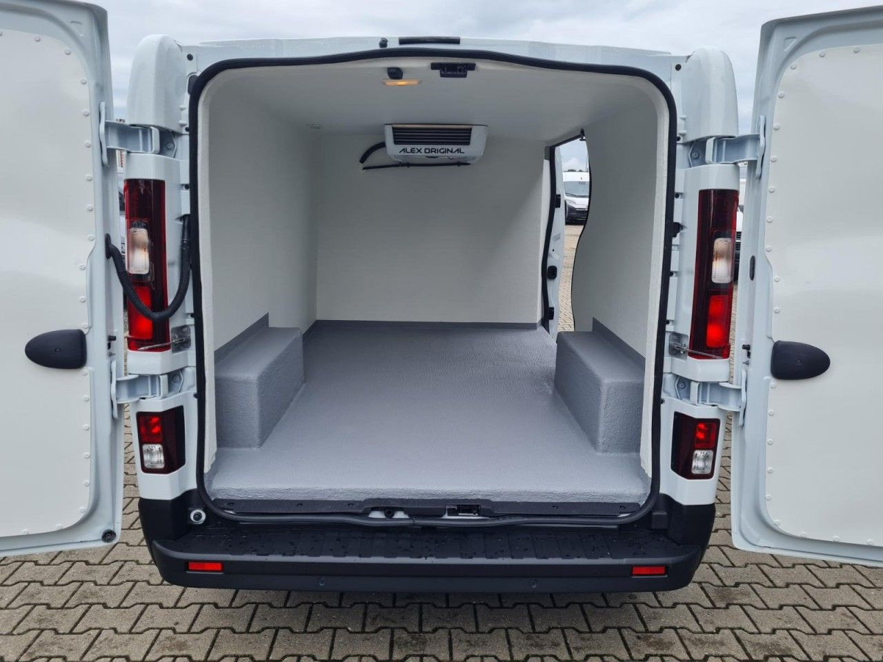 Renault Trafic Kühlkasten 3.0t L2 KLIMA LED NAVI_APP TEM - Малотоннажный рефрижератор: фото 5 Renault Trafic Kühlkasten 3.0t L2 KLIMA LED NAVI_APP TEM - Малотоннажный рефрижератор: фото 5