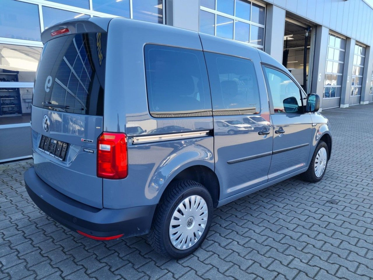 Volkswagen Caddy 4Motion TDi Kombi 5-Sitze REGALSYSTEM TEMP - Легковой автомобиль: фото 5 Volkswagen Caddy 4Motion TDi Kombi 5-Sitze REGALSYSTEM TEMP - Легковой автомобиль: фото 5