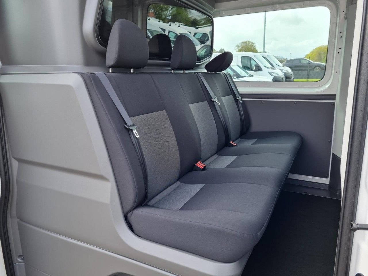 Цельнометаллический фургон, Грузопассажирский фургон Volkswagen Crafter 35 Kasten PLUS MIXTO DOKA 4motion L3H3: фото 15