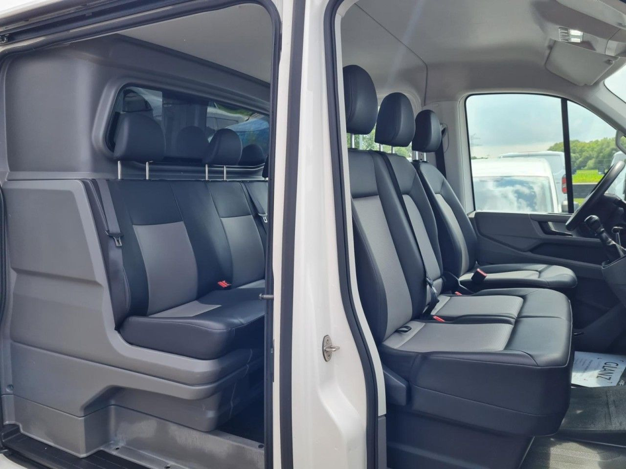 Volkswagen Crafter 35 Kasten Plus Doka mixto TDI L2H2 AHK - Цельнометаллический фургон, Грузопассажирский фургон: фото 4 Volkswagen Crafter 35 Kasten Plus Doka mixto TDI L2H2 AHK - Цельнометаллический фургон, Грузопассажирский фургон: фото 4