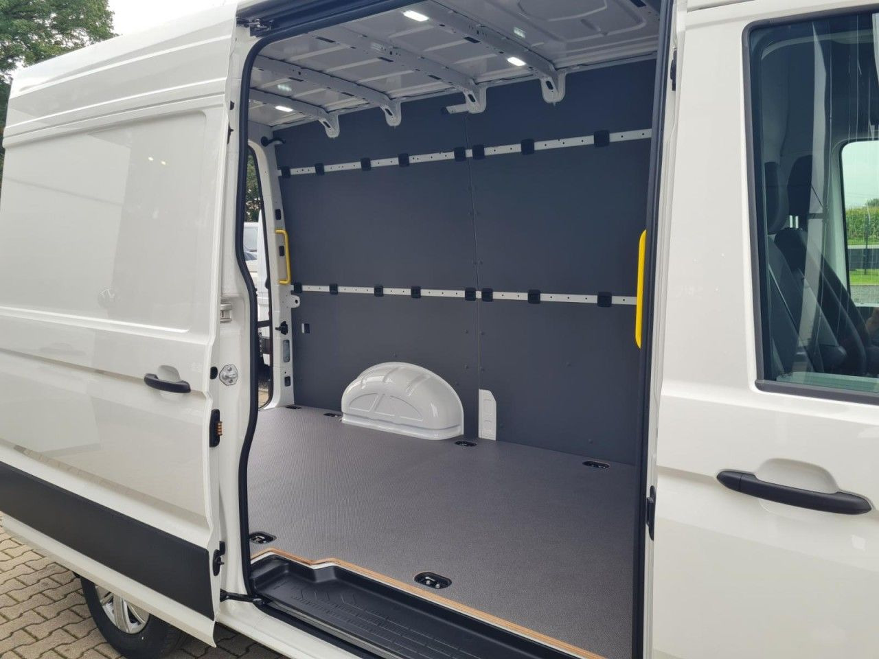 Volkswagen Crafter 35 Kasten TDI MR AHK ERGO LED TEMPOMAT - Цельнометаллический фургон: фото 4 Volkswagen Crafter 35 Kasten TDI MR AHK ERGO LED TEMPOMAT - Цельнометаллический фургон: фото 4