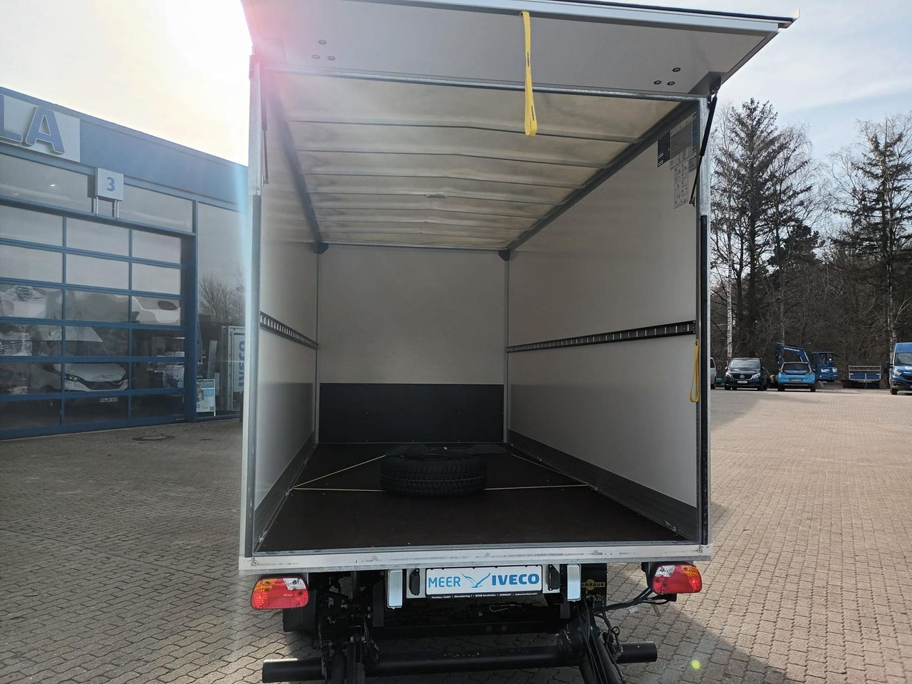 Iveco Daily 35S14HE Koffer LBW, Rückfahrkamera 2x a... - Малотоннажный фургон: фото 5 Iveco Daily 35S14HE Koffer LBW, Rückfahrkamera 2x a... - Малотоннажный фургон: фото 5