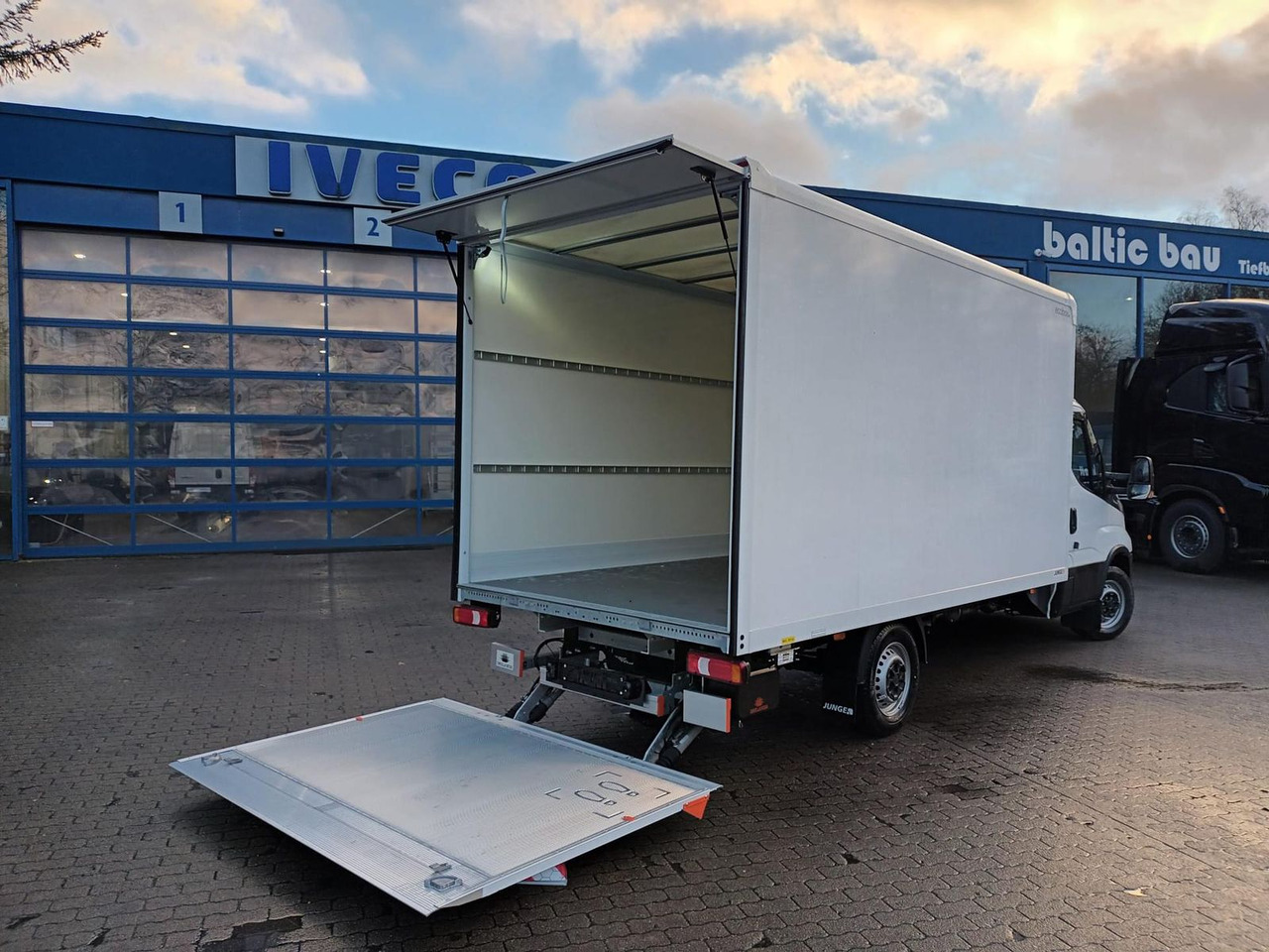 Iveco Daily 35S16HA8 Koffer LBW - ab 0% Finanzieren - Малотоннажный фургон: фото 4 Iveco Daily 35S16HA8 Koffer LBW - ab 0% Finanzieren - Малотоннажный фургон: фото 4