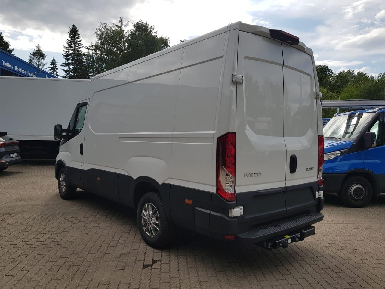 Iveco Daily 35S18HA8 V 3520L mit AHK, Rückfahrkamer... - Цельнометаллический фургон: фото 3 Iveco Daily 35S18HA8 V 3520L mit AHK, Rückfahrkamer... - Цельнометаллический фургон: фото 3