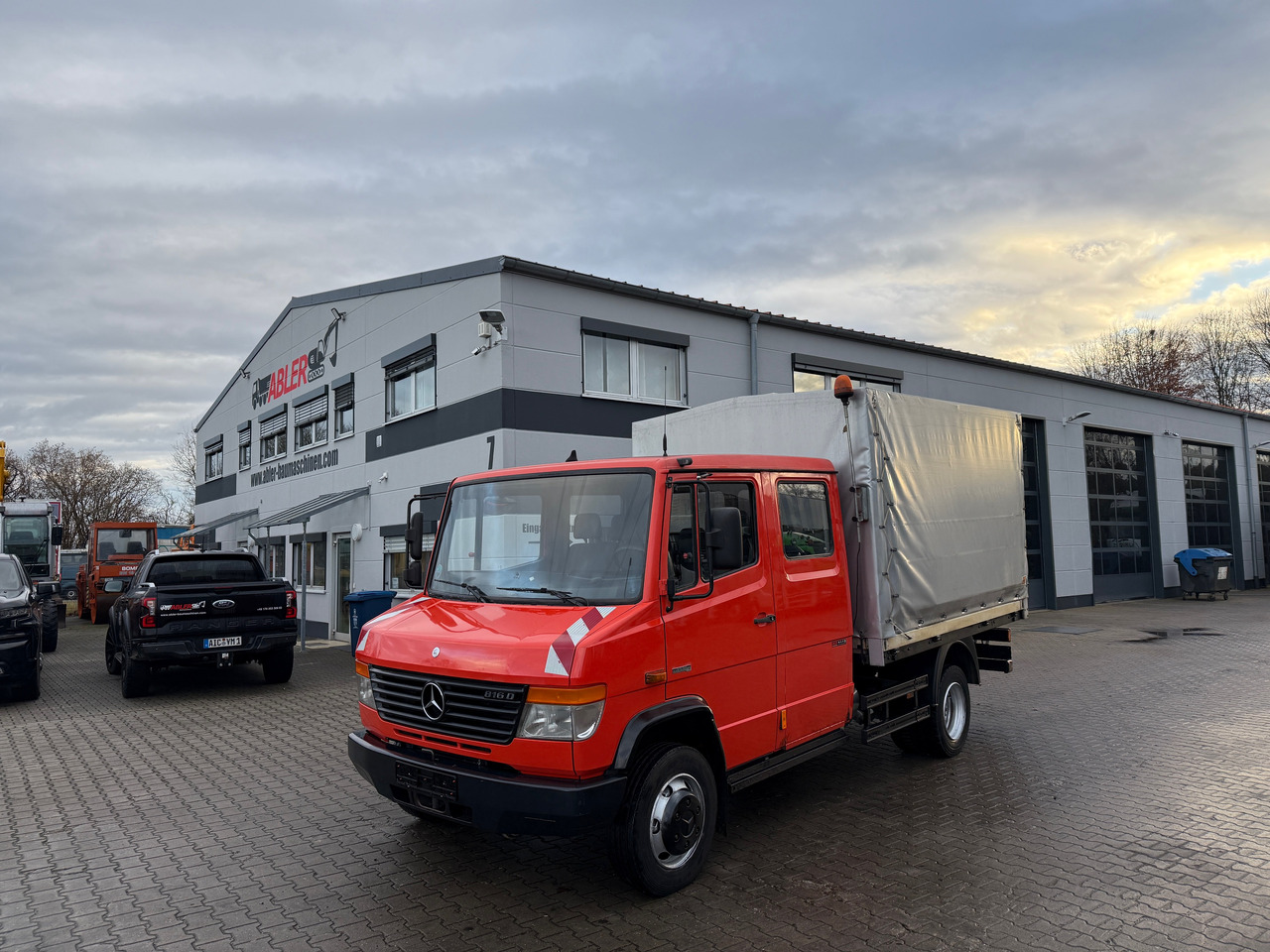 Mercedes-Benz 816 Vario Doka Pritsche Plane 2x AHK - Тентованный грузовик: фото 2 Mercedes-Benz 816 Vario Doka Pritsche Plane 2x AHK - Тентованный грузовик: фото 2