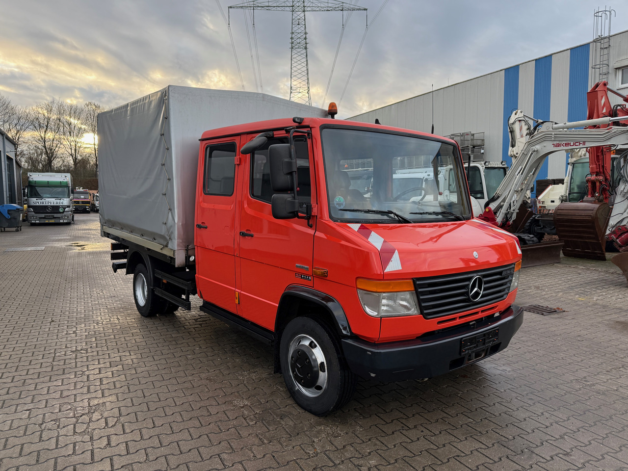 Mercedes-Benz 816 Vario Doka Pritsche Plane 2x AHK - Тентованный грузовик: фото 3 Mercedes-Benz 816 Vario Doka Pritsche Plane 2x AHK - Тентованный грузовик: фото 3