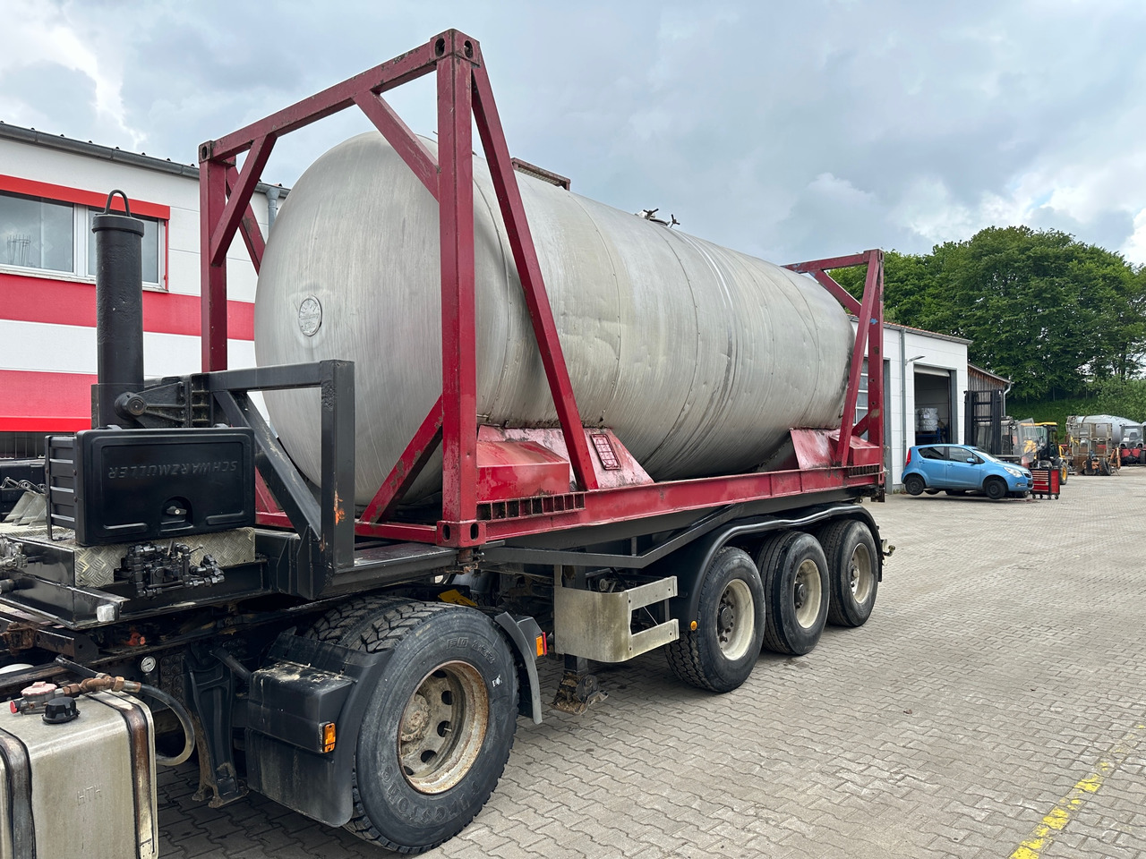 Schmidt CKSA 10/22-20 20 ft Containerkippchassis mit Lebensmitteltank - Самосвальный полуприцеп: фото 4 Schmidt CKSA 10/22-20 20 ft Containerkippchassis mit Lebensmitteltank - Самосвальный полуприцеп: фото 4