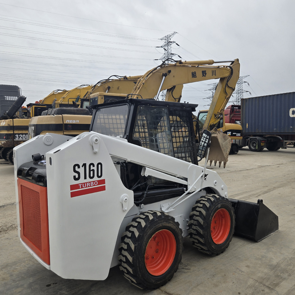 Мини-погрузчик с бортовым поворотом BOBCAT S160: фото 6 Мини-погрузчик с бортовым поворотом BOBCAT S160: фото 6