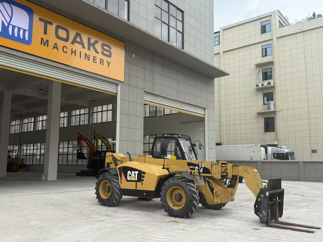 CATERPILLAR TH414 - Дизельный погрузчик: фото 2 CATERPILLAR TH414 - Дизельный погрузчик: фото 2