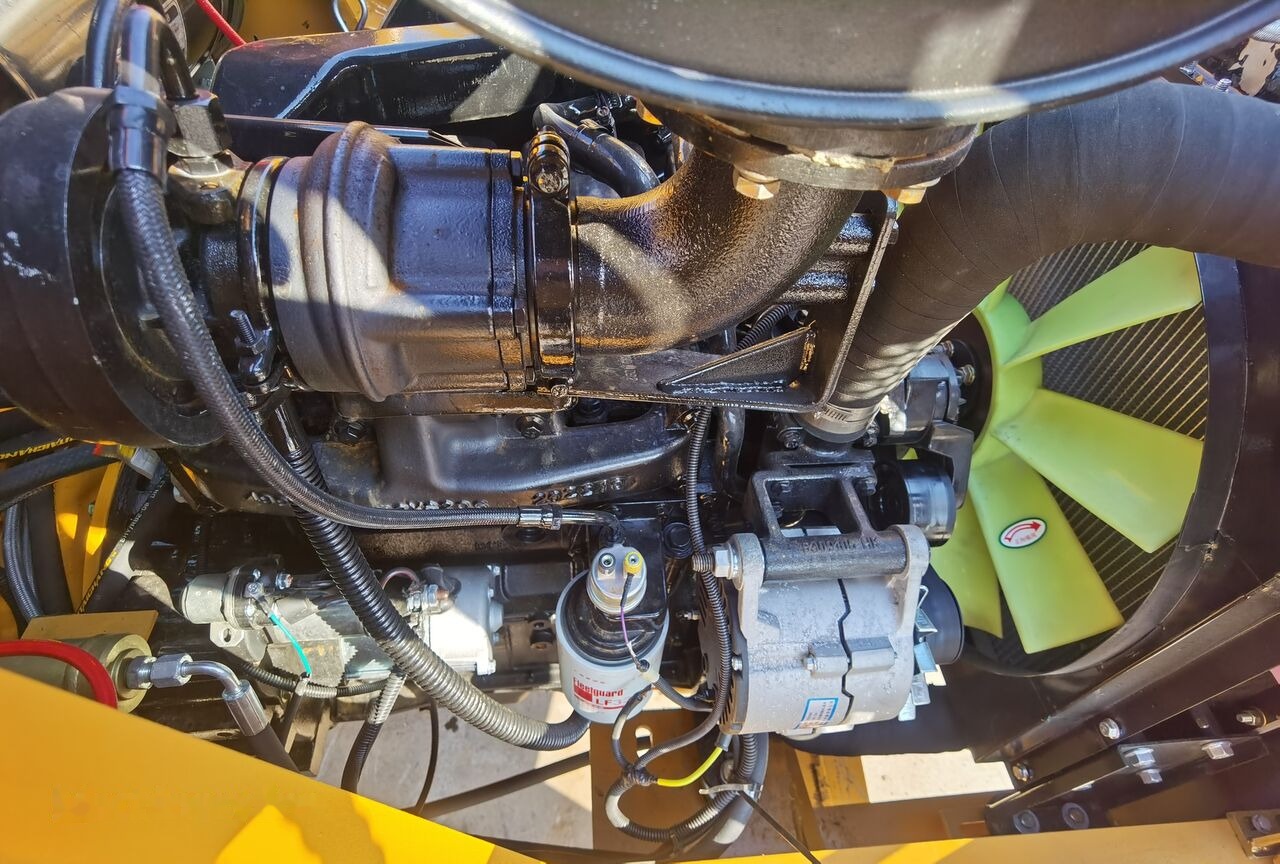 Экскаватор-погрузчик Caterpillar 420F2: фото 9