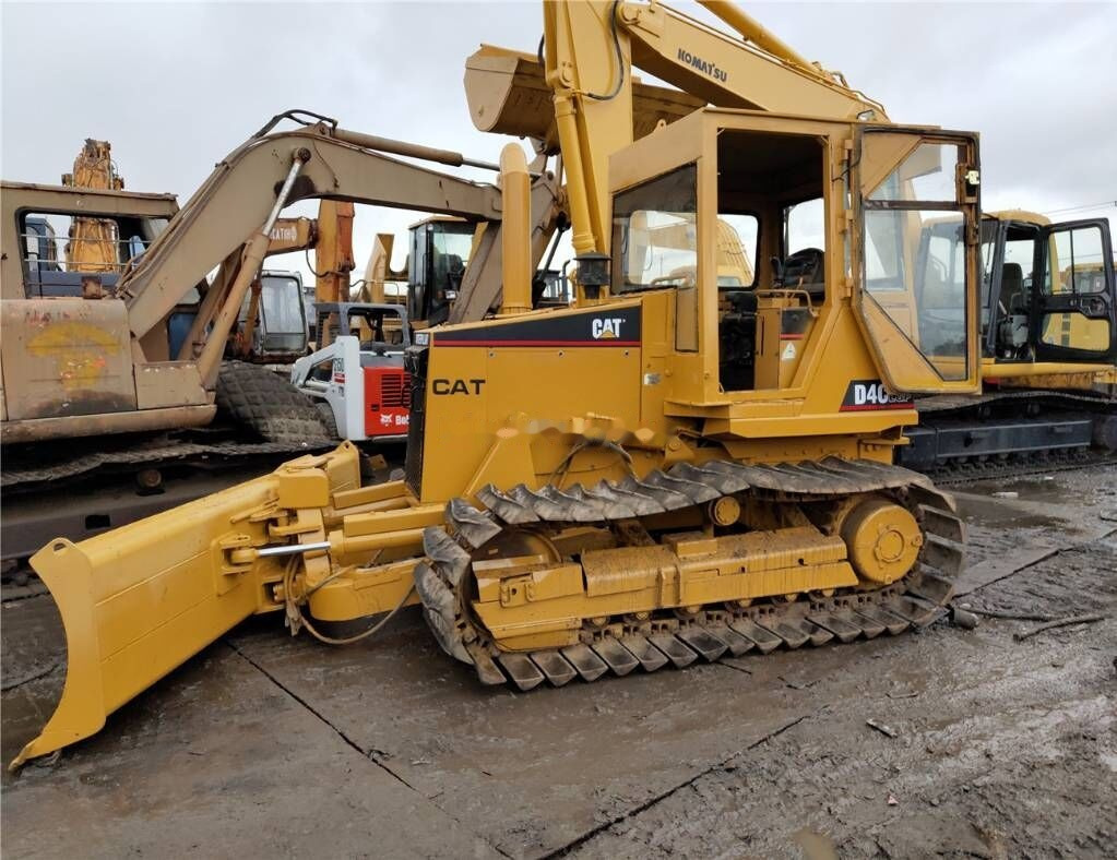 Caterpillar D4C - Бульдозер: фото 3 Caterpillar D4C - Бульдозер: фото 3