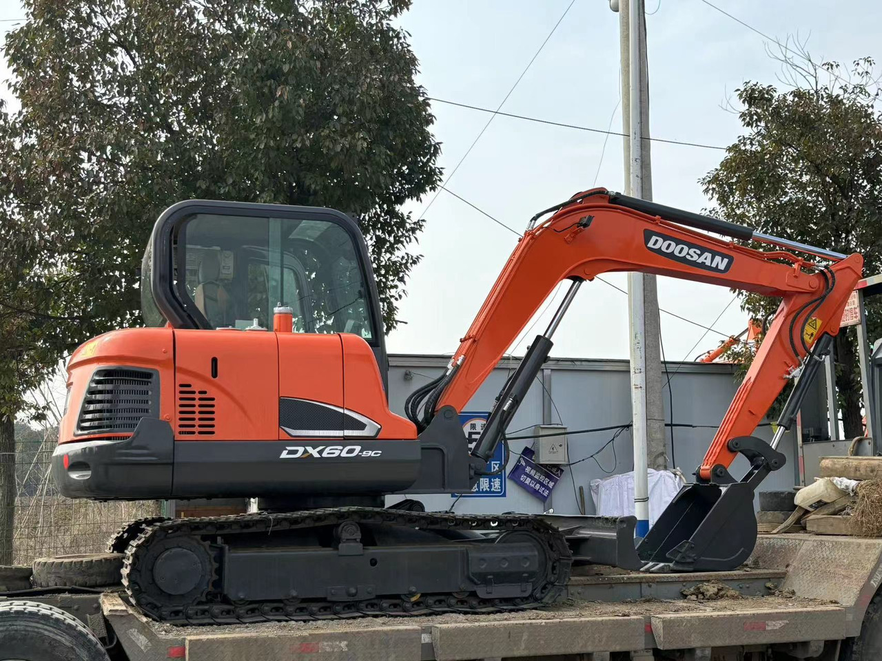 Doosan DX60-9C - Гусеничный экскаватор: фото 5 Doosan DX60-9C - Гусеничный экскаватор: фото 5