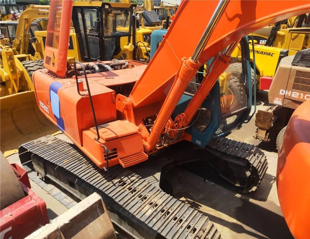 Hitachi EX 200 - Гусеничный экскаватор: фото 1 Hitachi EX 200 - Гусеничный экскаватор: фото 1