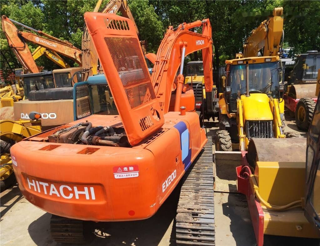Hitachi EX 200 - Гусеничный экскаватор: фото 2 Hitachi EX 200 - Гусеничный экскаватор: фото 2