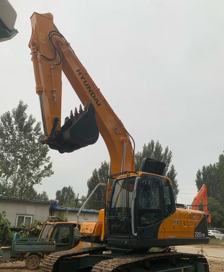 Hyundai R220-9S - Гусеничный экскаватор: фото 1 Hyundai R220-9S - Гусеничный экскаватор: фото 1