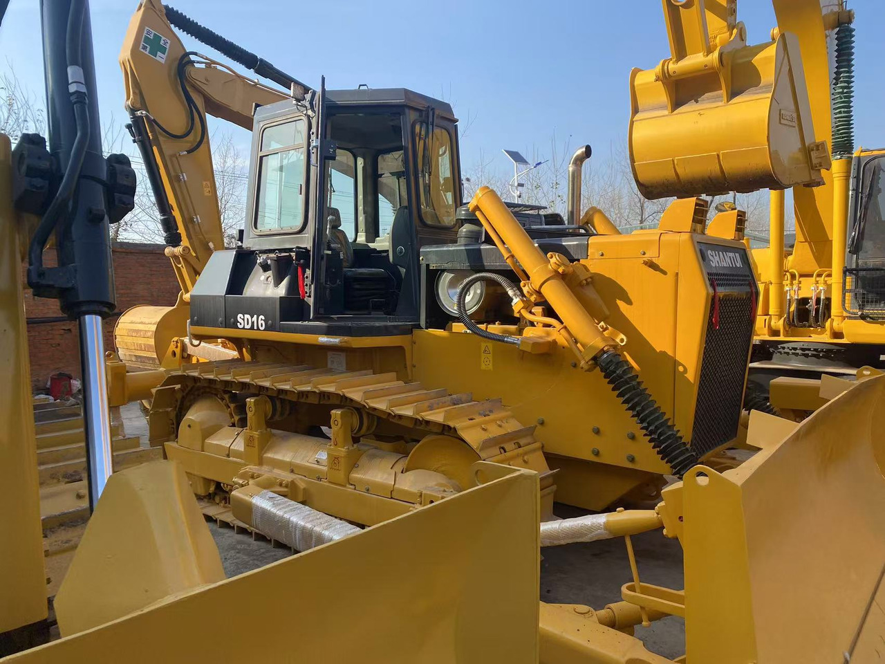 SHANTUI SD16 - Бульдозер: фото 3 SHANTUI SD16 - Бульдозер: фото 3