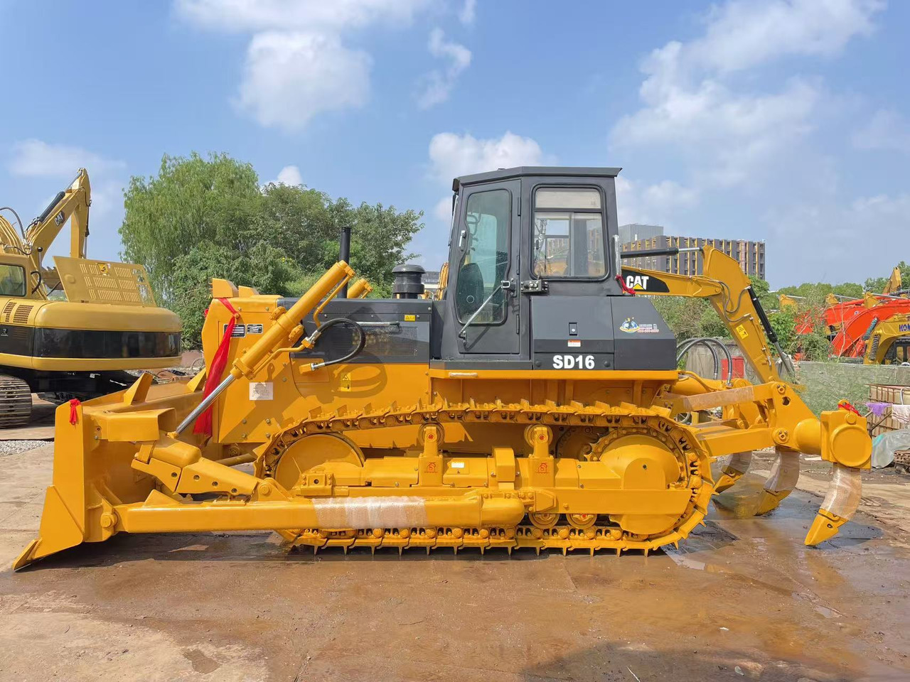 SHANTUI SD16 - Бульдозер: фото 1 SHANTUI SD16 - Бульдозер: фото 1