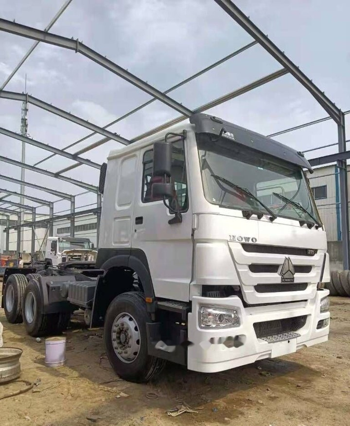 Sinotruk HOWO 6*4 Tractor - Грузовик-контейнеровоз/ Сменный кузов: фото 3 Sinotruk HOWO 6*4 Tractor - Грузовик-контейнеровоз/ Сменный кузов: фото 3