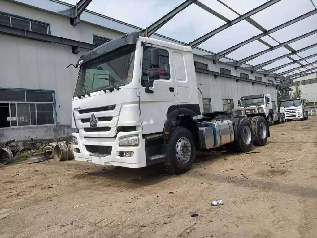 Sinotruk HOWO 6*4 Tractor - Грузовик-контейнеровоз/ Сменный кузов: фото 1 Sinotruk HOWO 6*4 Tractor - Грузовик-контейнеровоз/ Сменный кузов: фото 1