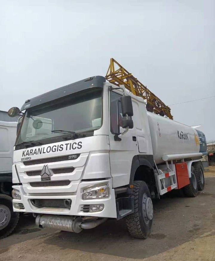 Sinotruk HOWO 6*4 sprinkler - Ассенизатор: фото 1 Sinotruk HOWO 6*4 sprinkler - Ассенизатор: фото 1