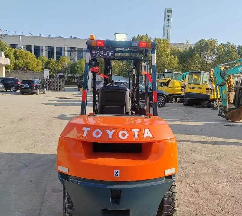 Toyota FD50 - Дизельный погрузчик: фото 2 Toyota FD50 - Дизельный погрузчик: фото 2