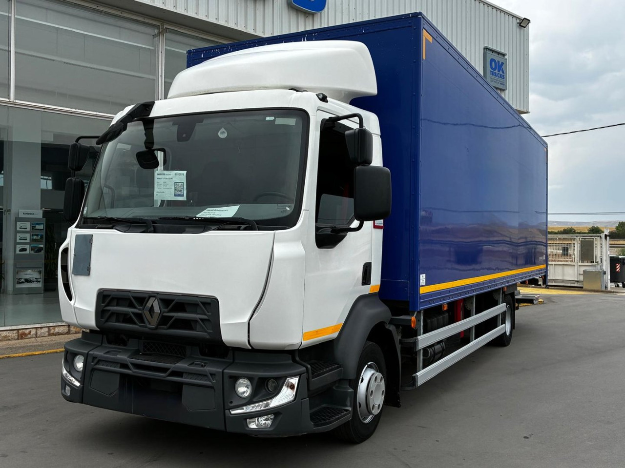 Caja cerrada Renault D120-210 - Грузовик с закрытым кузовом: фото 1 Caja cerrada Renault D120-210 - Грузовик с закрытым кузовом: фото 1