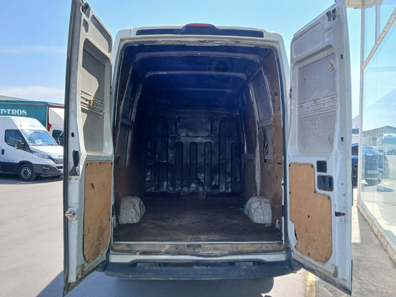 Furgón IVECO 35S13 V 10m3 - Цельнометаллический фургон: фото 5 Furgón IVECO 35S13 V 10m3 - Цельнометаллический фургон: фото 5