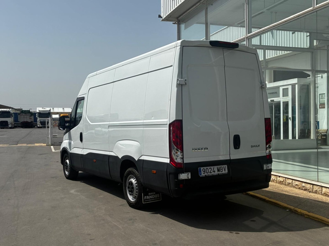 Furgón IVECO 35S14 V 12m3 - Цельнометаллический фургон: фото 4 Furgón IVECO 35S14 V 12m3 - Цельнометаллический фургон: фото 4