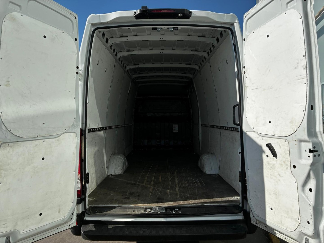 Furgón IVECO 35S14 V 16m3 - Цельнометаллический фургон: фото 4 Furgón IVECO 35S14 V 16m3 - Цельнометаллический фургон: фото 4