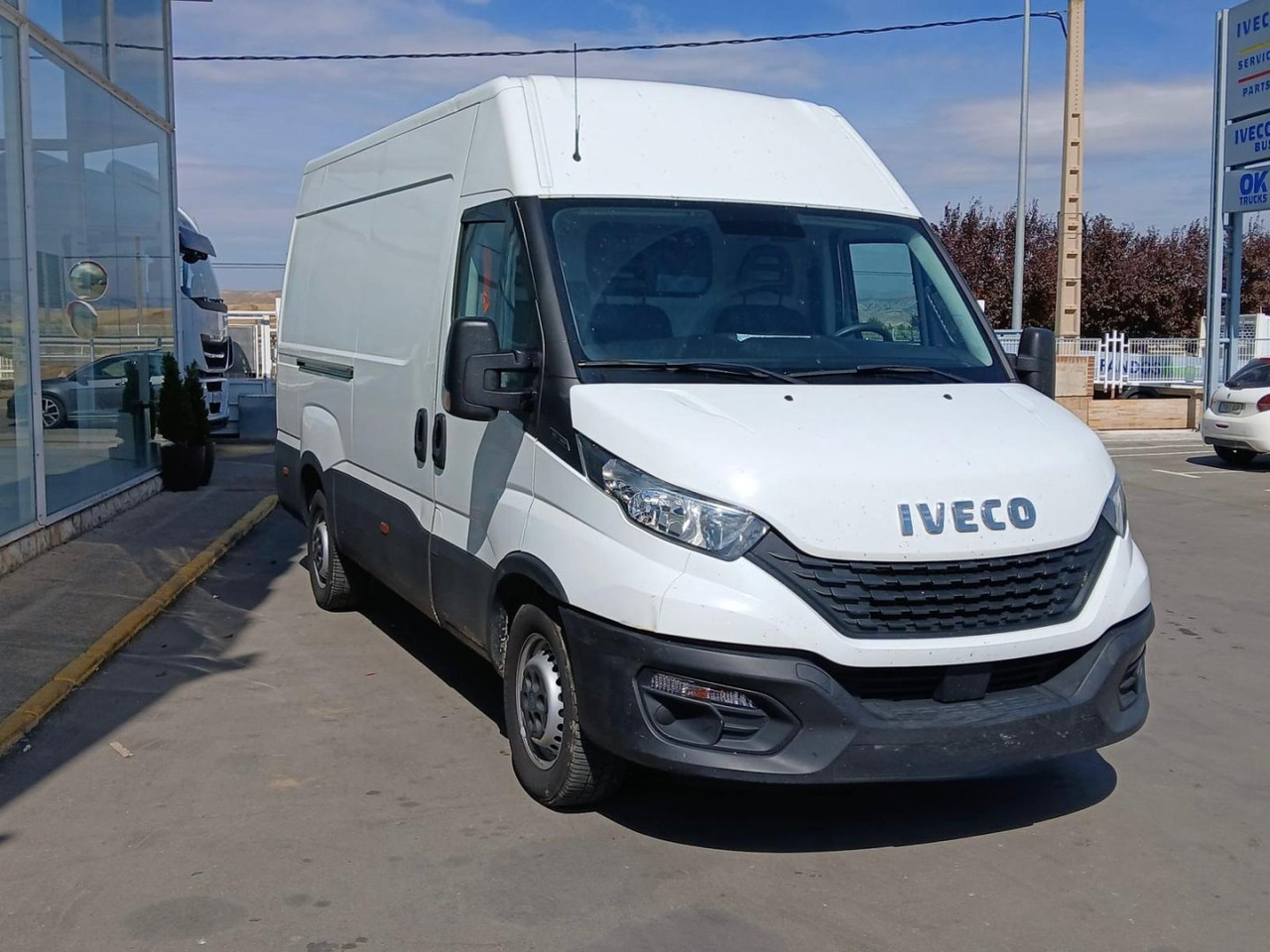 Furgón IVECO 35S16 V 12m3 - Цельнометаллический фургон: фото 3 Furgón IVECO 35S16 V 12m3 - Цельнометаллический фургон: фото 3