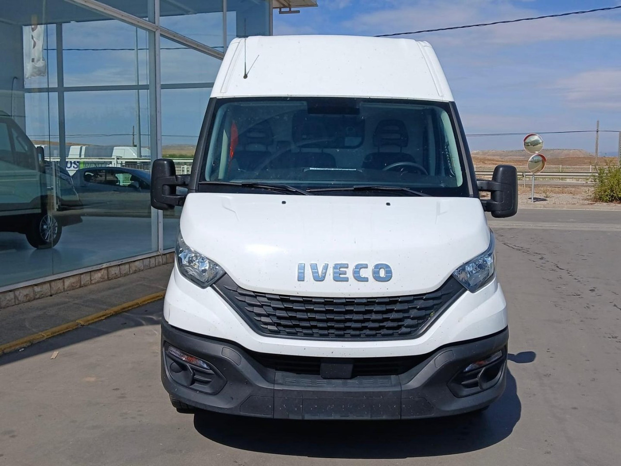 Furgón IVECO 35S16 V 12m3 - Цельнометаллический фургон: фото 2 Furgón IVECO 35S16 V 12m3 - Цельнометаллический фургон: фото 2