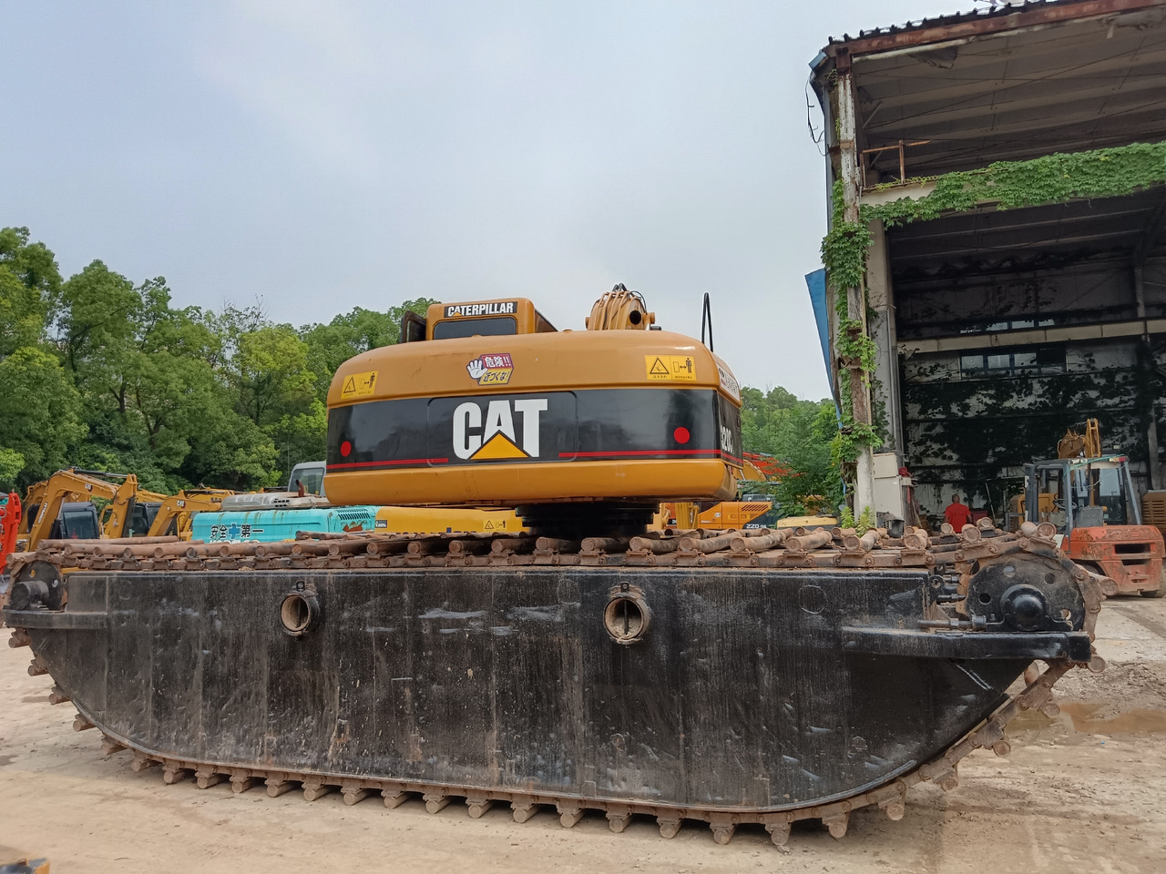 CAT 320CL - Водный экскаватор: фото 2 CAT 320CL - Водный экскаватор: фото 2