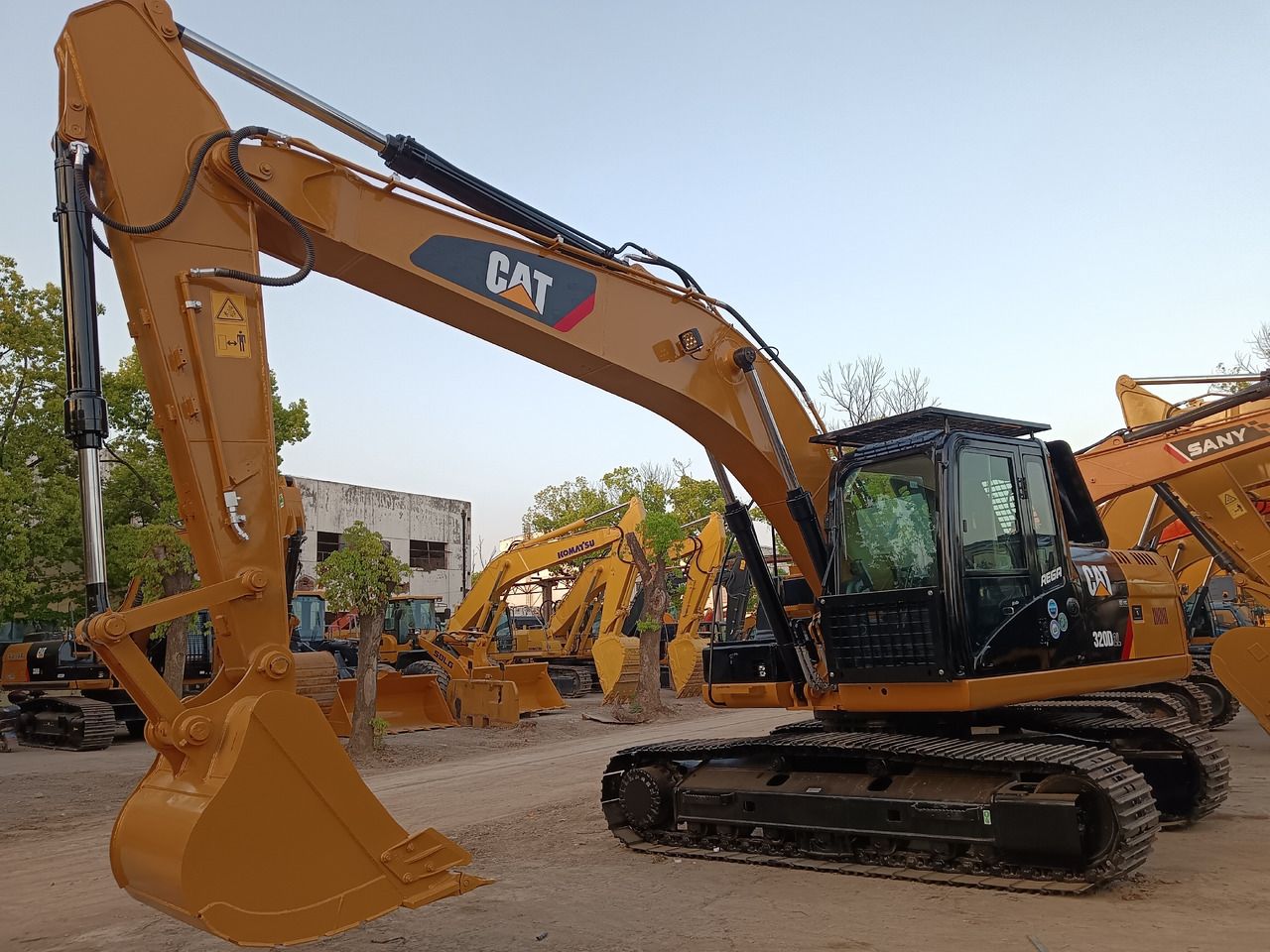CAT 320D2L - Гусеничный экскаватор: фото 3 CAT 320D2L - Гусеничный экскаватор: фото 3