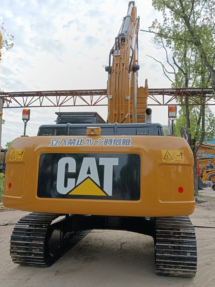 CAT 324DL - Гусеничный экскаватор: фото 2 CAT 324DL - Гусеничный экскаватор: фото 2
