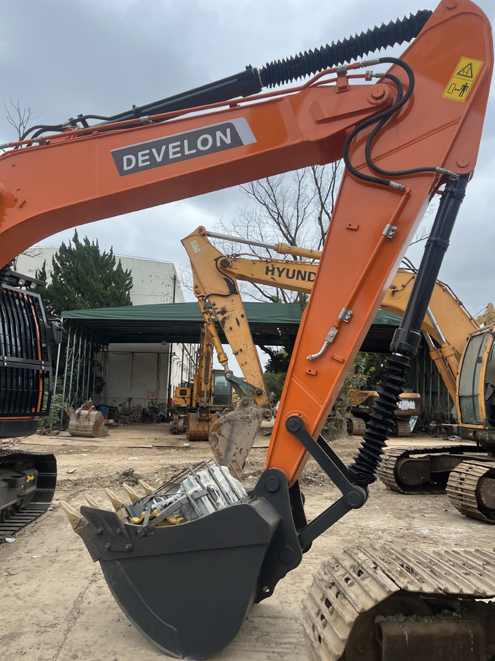 DEVELON DX225 - Гусеничный экскаватор: фото 2 DEVELON DX225 - Гусеничный экскаватор: фото 2