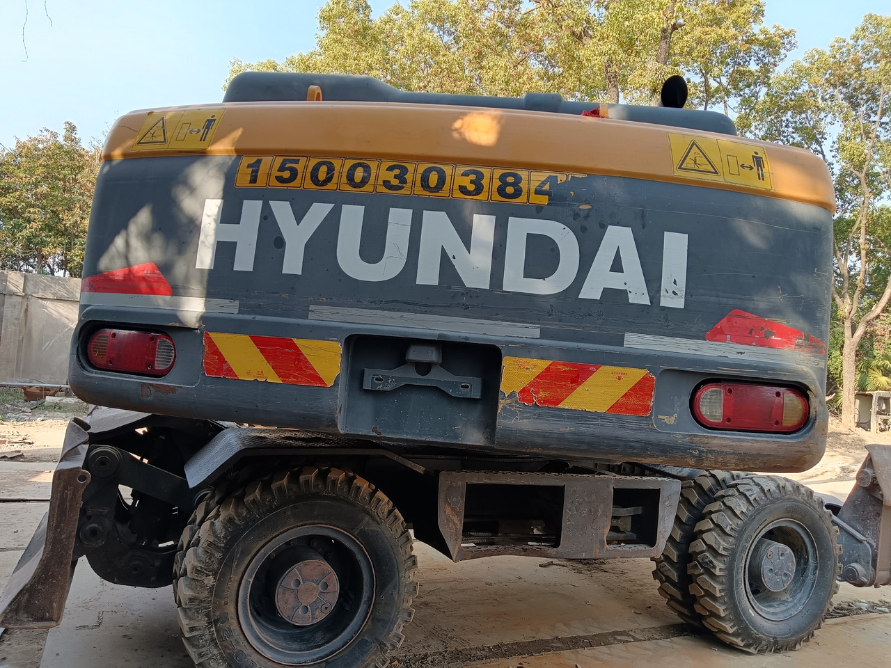 HYUNDAI R210W-9 - Колёсный экскаватор: фото 2 HYUNDAI R210W-9 - Колёсный экскаватор: фото 2