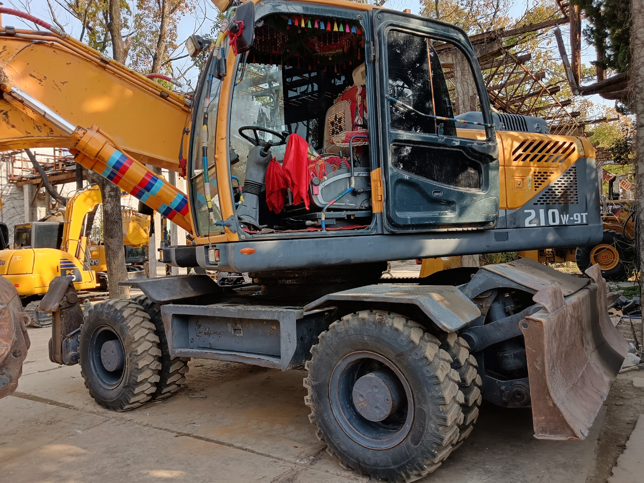 HYUNDAI R210W-9 - Колёсный экскаватор: фото 4 HYUNDAI R210W-9 - Колёсный экскаватор: фото 4