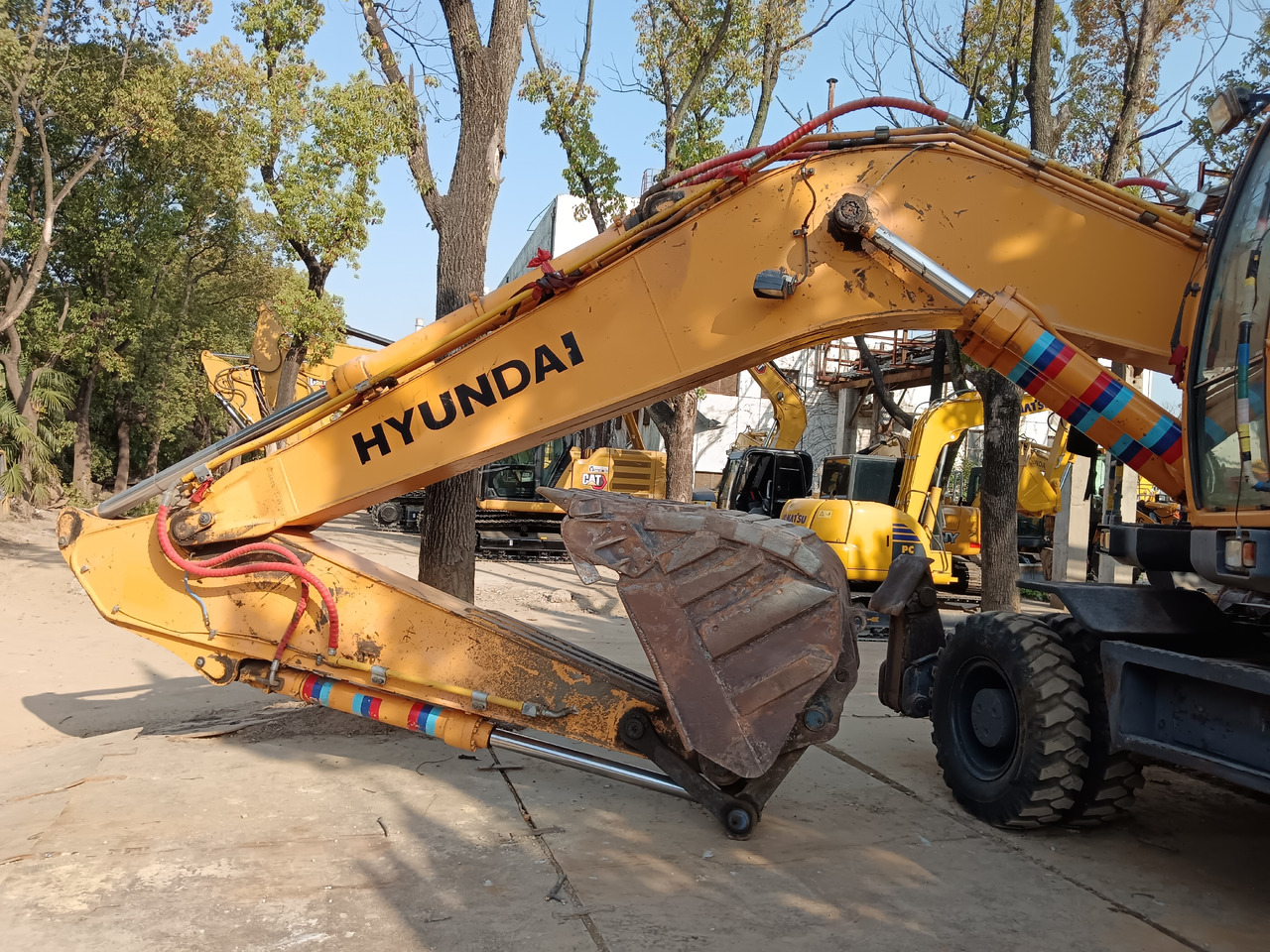 HYUNDAI R210W-9 - Колёсный экскаватор: фото 5 HYUNDAI R210W-9 - Колёсный экскаватор: фото 5