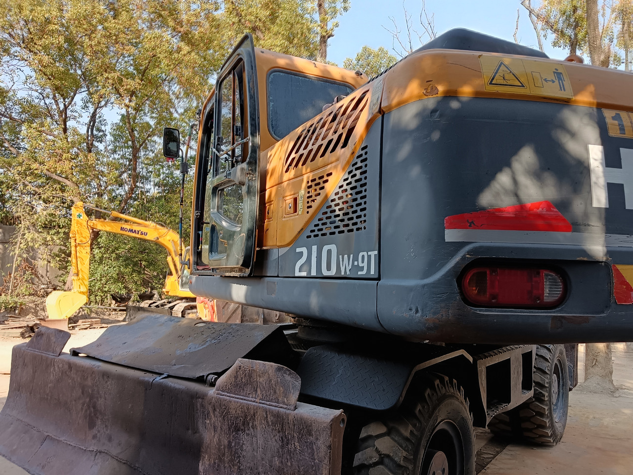 HYUNDAI R210W-9 - Колёсный экскаватор: фото 3 HYUNDAI R210W-9 - Колёсный экскаватор: фото 3