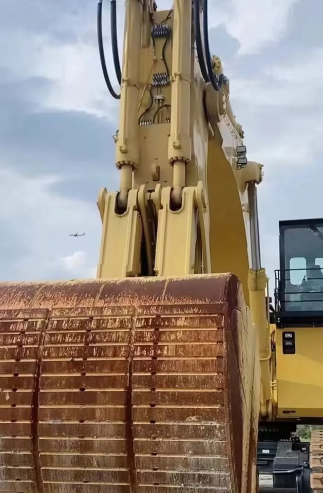KOMATSU PC2000-8 PC 2000 - 8 Mining Crawler Excavator - Горнодобывающая техника: фото 3 KOMATSU PC2000-8 PC 2000 - 8 Mining Crawler Excavator - Горнодобывающая техника: фото 3